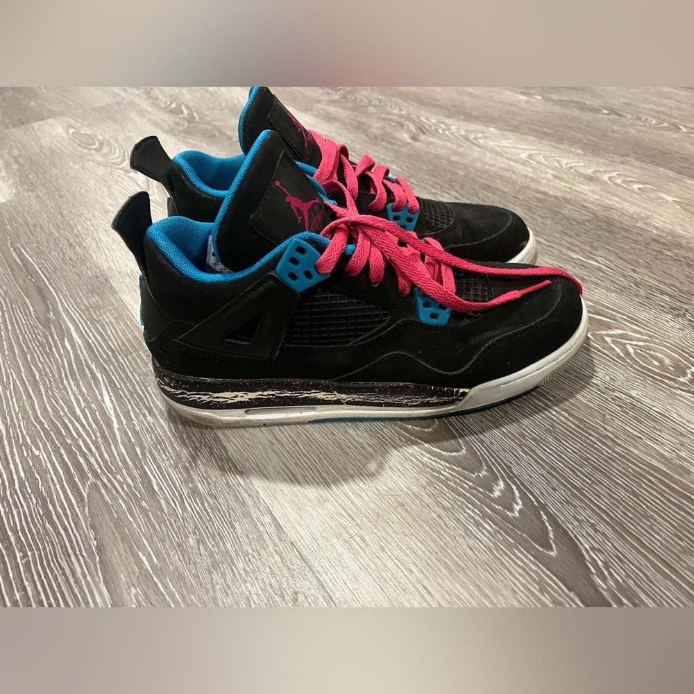 black jordan 4s